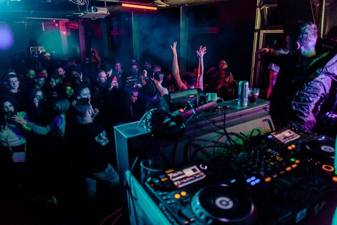 Der Boiler-Room-Effekt: Wie 360-Grad-Raves das Clubgefühl verändert haben
